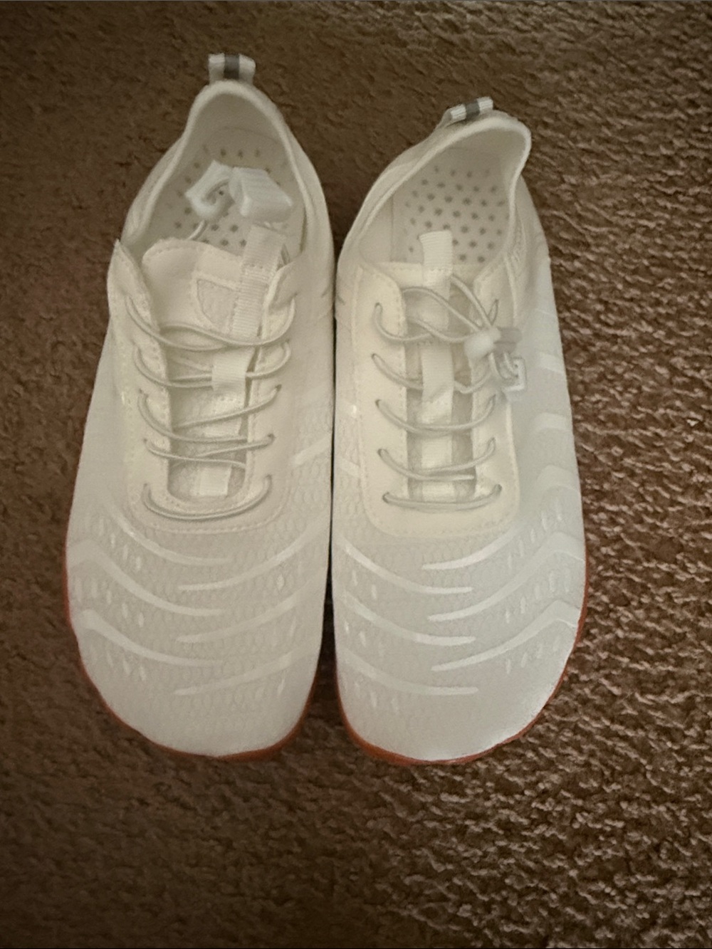 Women’s/Men’s White Comfortable Minimalist Trainer with Gum Sole - Picture 4 of 7